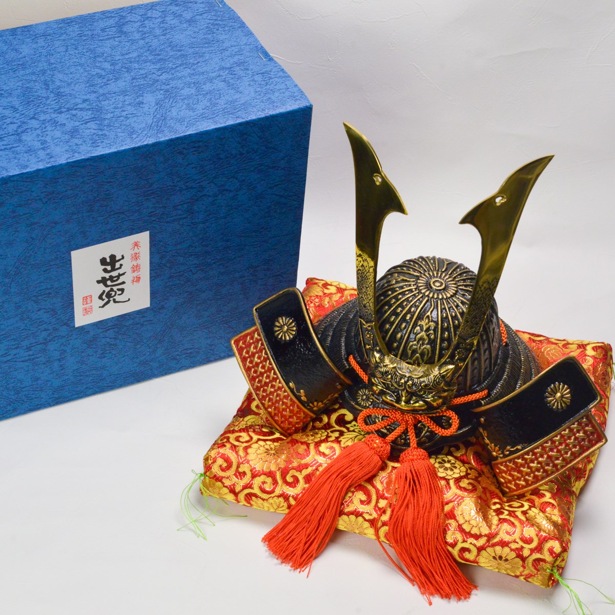 端午の節句、五月人形のお共に鑑定書付刀の鐔雲出八ッ橋透鐔無銘京透