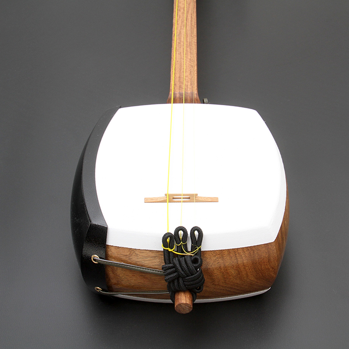 木製三味線本体 3弦 茶色 三味線本体 木製 3本の弦 専用ケース付き