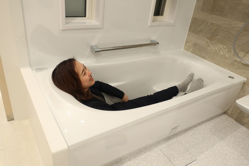 新品 TOTO サザナ 風呂ふた ゆるリラ浴槽