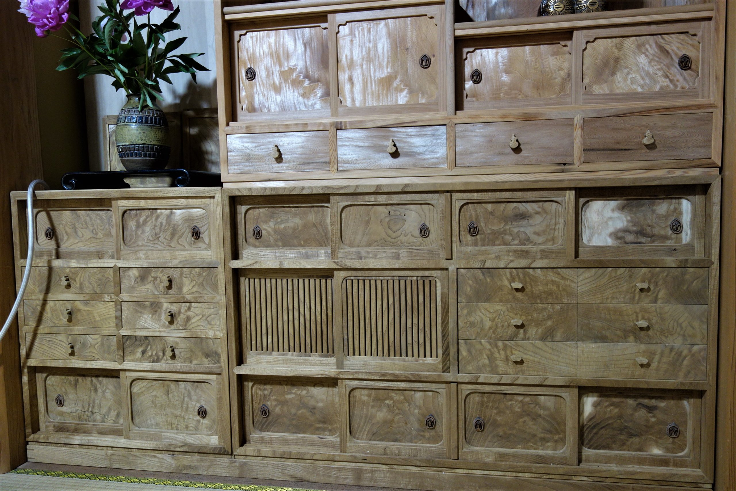 黒柿 襖 襖取手 時代家具 アンティーク家具 銘木 飾棚 2客 【公式通販】