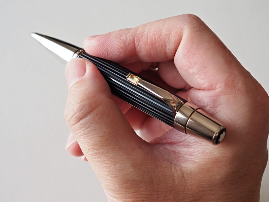 小さな筆記具は良いものだ！カラーストーンが無いモンブランのボエムを