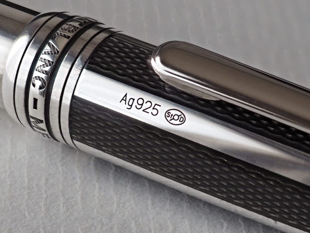 書くことへのモチベを爆上げするモンブランの銀軸ボールペン