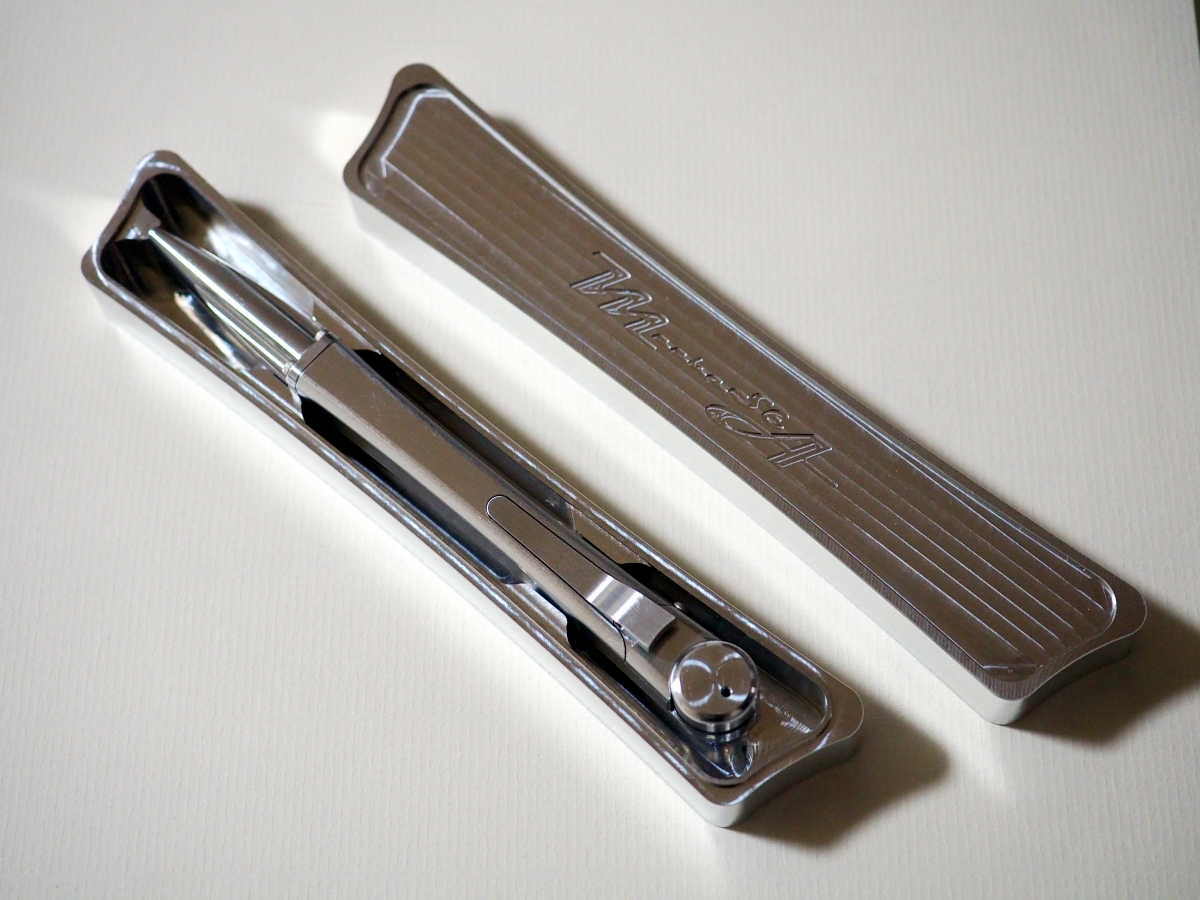 バイク乗りも注目！ジュラルミン製高級ボールペン MechaSEA レビュー