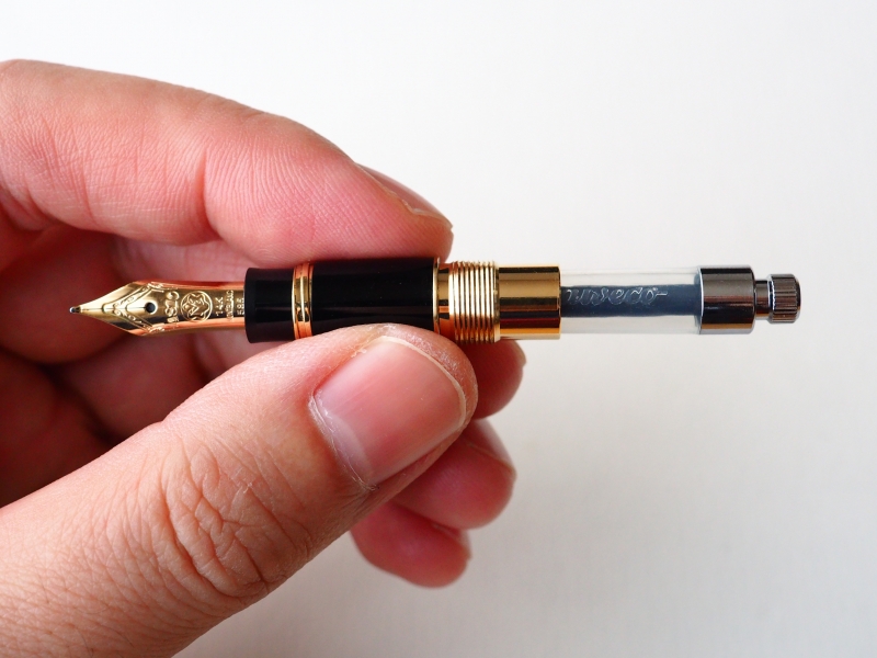 モンブラン114『モーツァルト』の、赤軸×金の万年筆