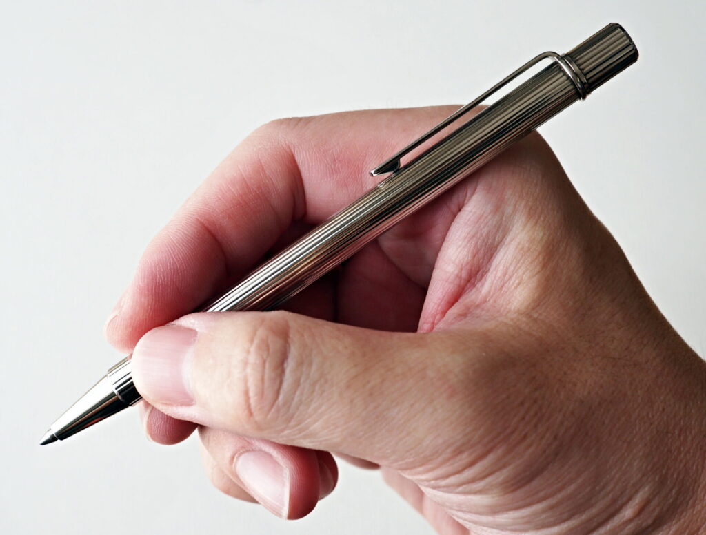 クリスマスギフトに最適な高級ボールペンとは。【カルティエ マスト