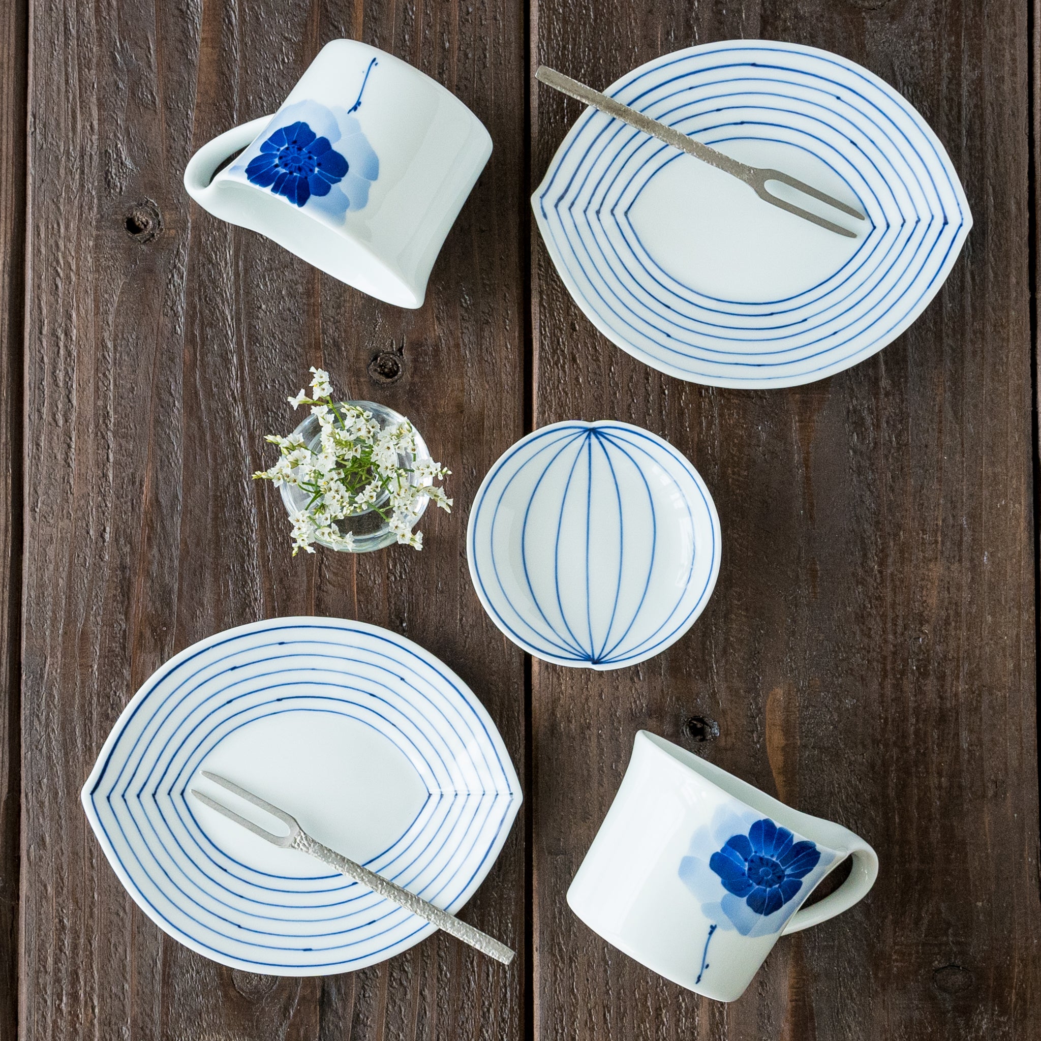 瀬戸染付窯屋 眞窯 葉っぱのお皿 17cm ｜窯元、作家もののうつわ通販