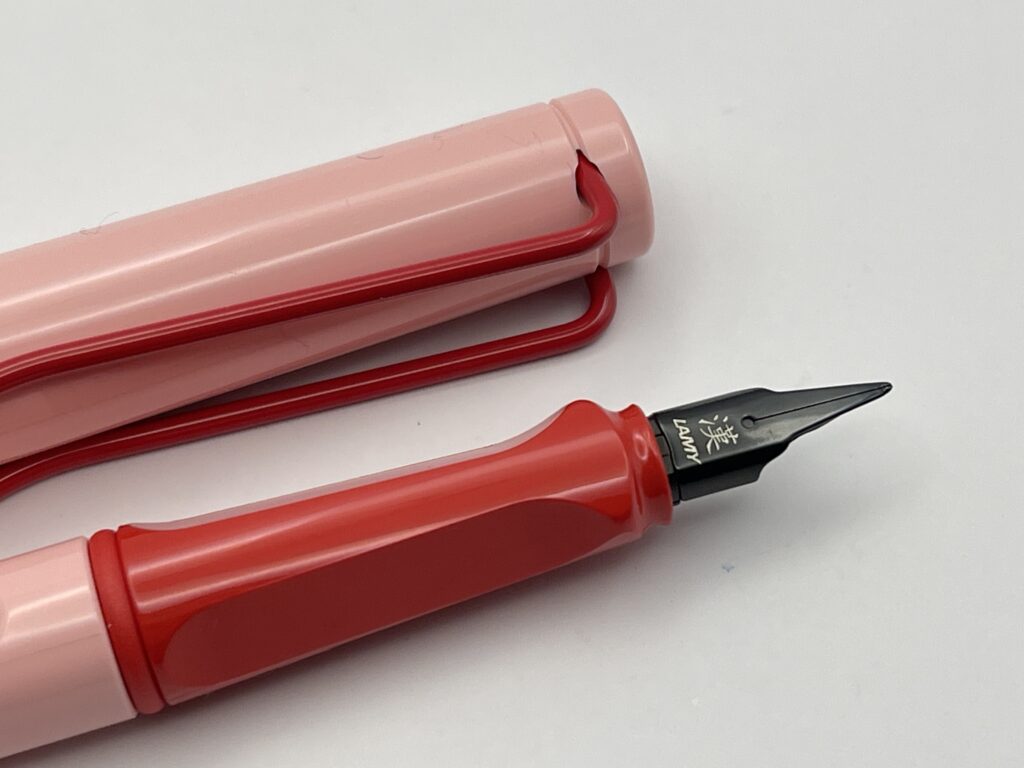 万年筆レビュー】LAMY（ラミー）「safari（サファリ）チェリー