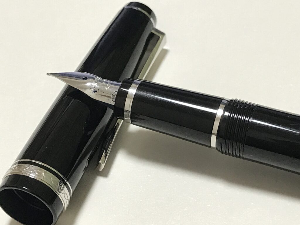 Pilot Elabo エラボ 万年筆 黒 SFペン先 Pilot Elabo エラボ 万年筆 黒