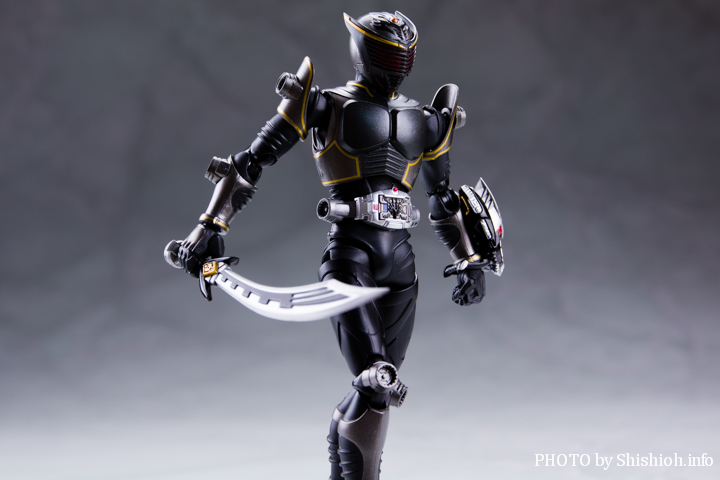 仮面ライダー龍騎 S.H.フィギュアーツ 仮面ライダーリュウガ S.H.