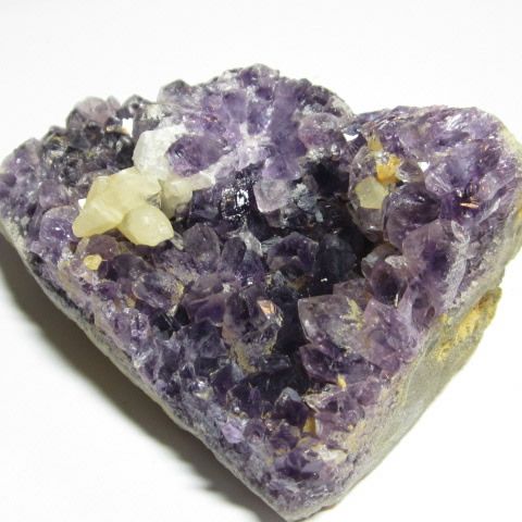 アメジストクラスター原石 57を販売／幸せを呼ぶ石PAX