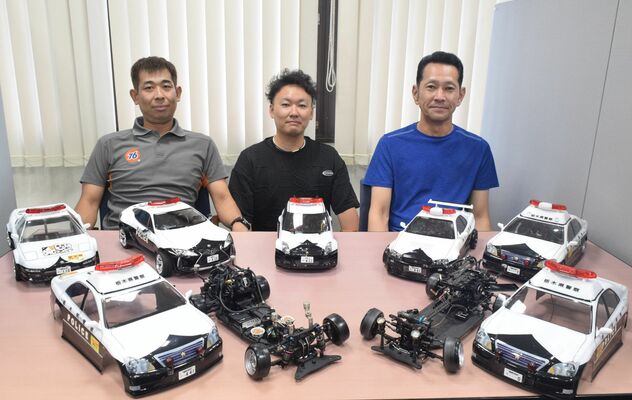 県警パトカーをラジコンで再現 県内の会社員男性5人 警察官への感謝と