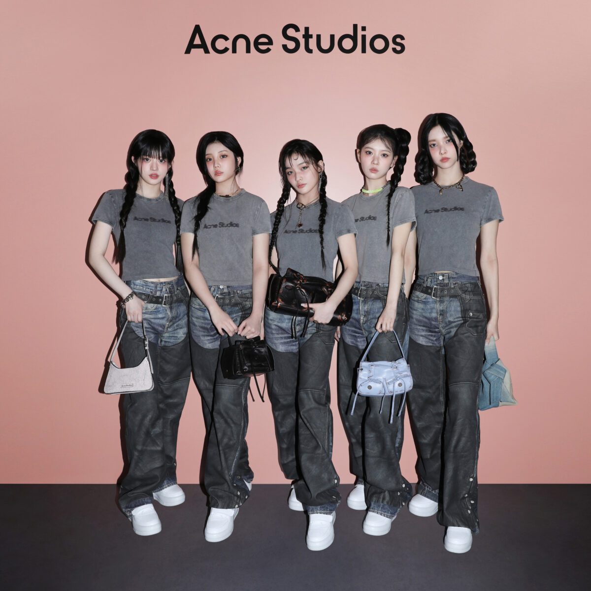 illit モカ ポスター 非売品acne studios アイリット アクネ