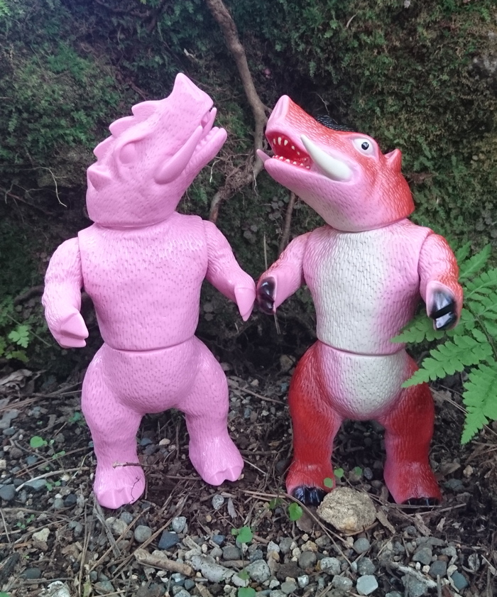 磐梯西村屋商店に「猪苗代町非公認大怪獣シリーズ第3弾 神獣