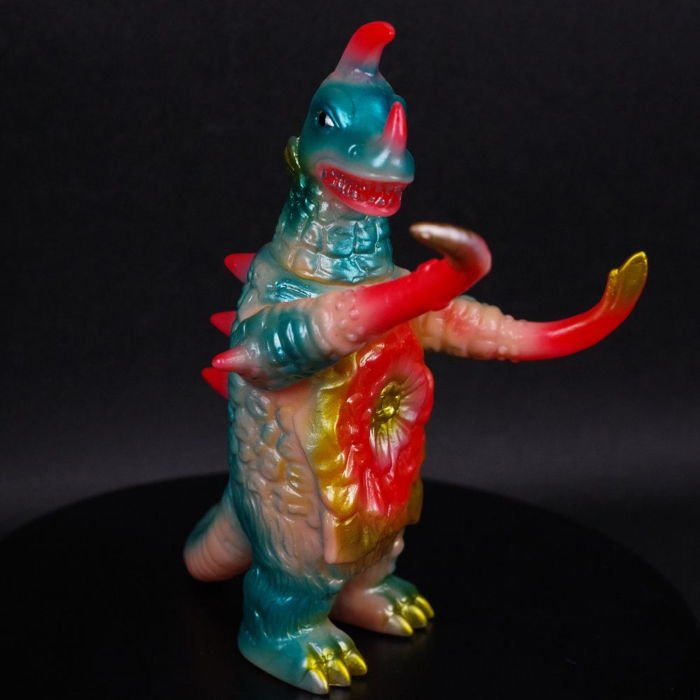 ブルマァク 怪獣シリーズ ミドルコスモリキッド ＜肌色成型／ピンク