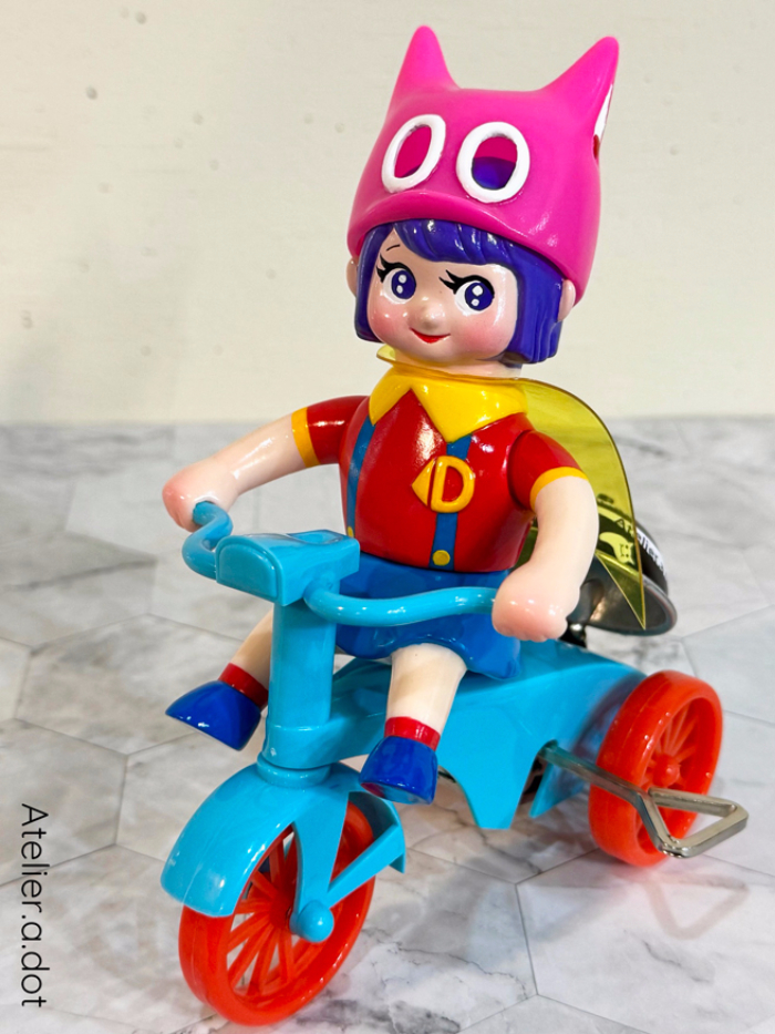 アトリエ・エードットの「猫耳ヘルメット ダー子」が「三輪車」になっ