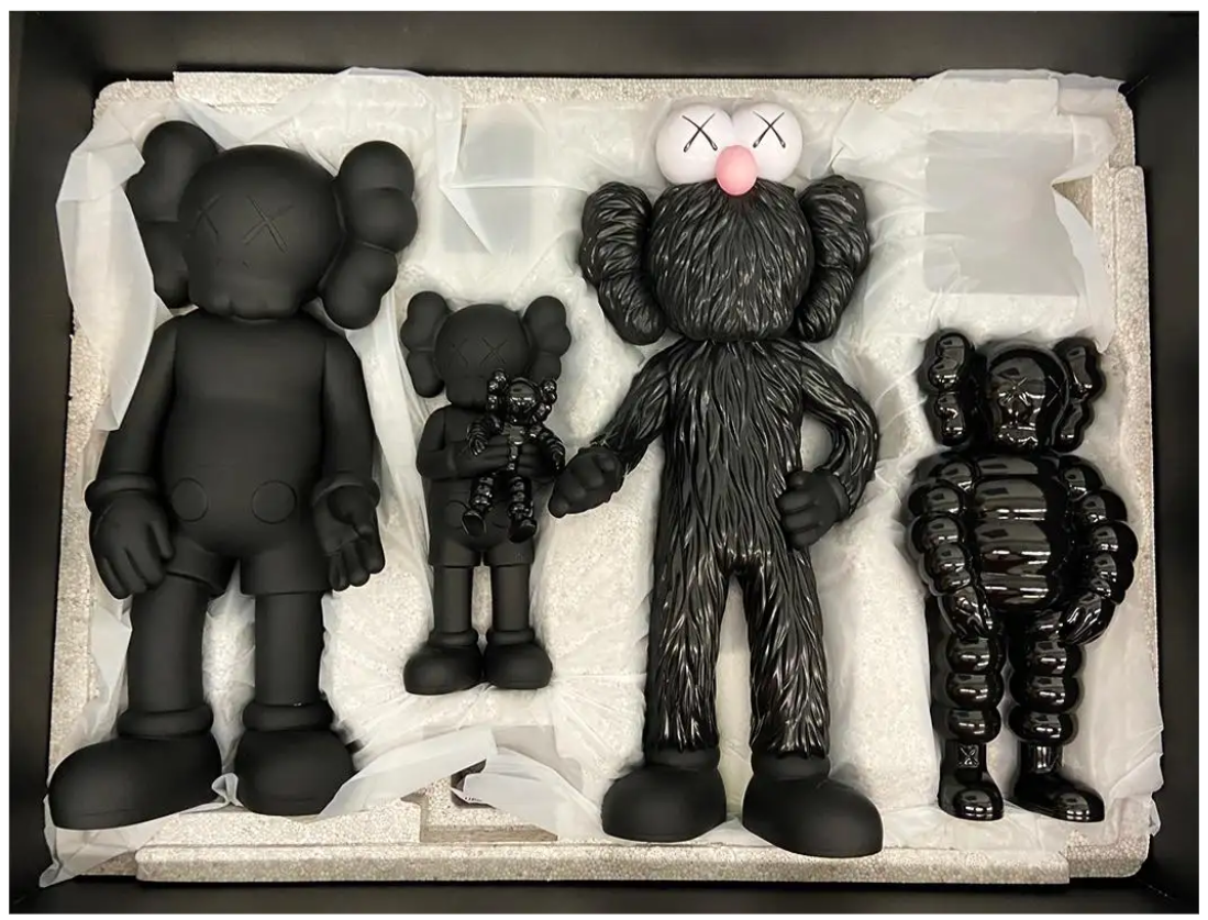KAWS FAMILY BLACK