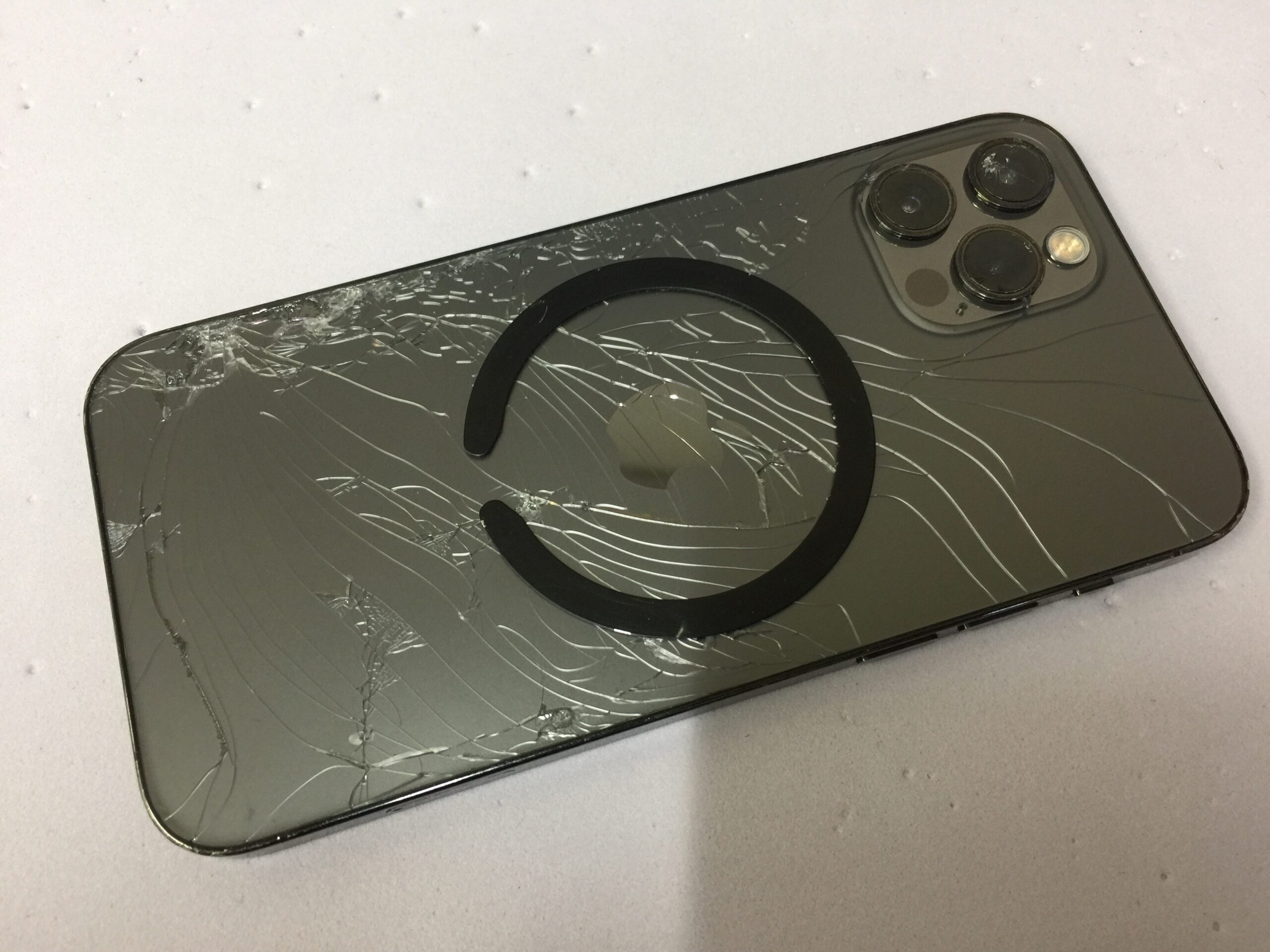 ブラック スマートフォン 背面割れ有り 本体 iPhone12 Pro iPhone 12