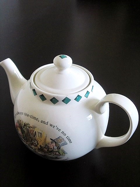 不思議の国のアリスのティーポット 狂ったお茶会 マッドハッター 英国