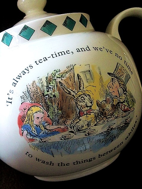 不思議の国のアリスのティーポット 狂ったお茶会 マッドハッター 英国