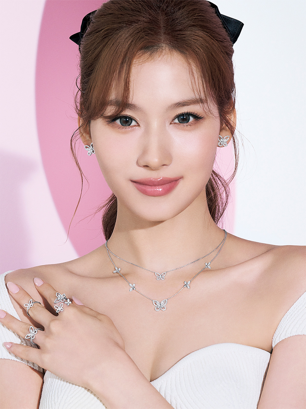 TWICE SANAが魅せる「グラフ バタフライ コレクション」のすべて