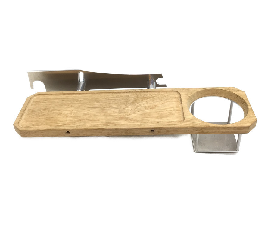 インアバンスのワンズテーブルでカーミットチェアを更にカスタム