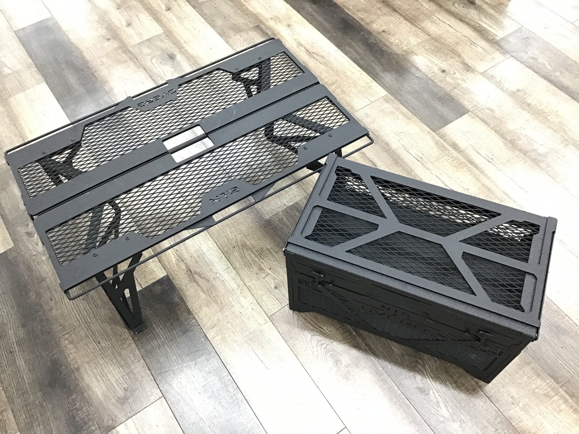 ドベルグ×ネイチャートーンズの注目ギア！ワンハンドカフェテーブル