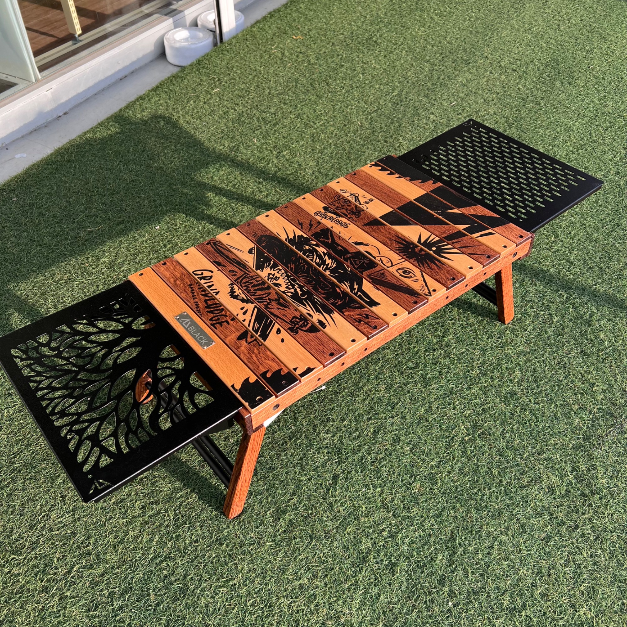 ブラックデザイン ハレテーブル入荷！グラインドロッヂの豪華生刷り