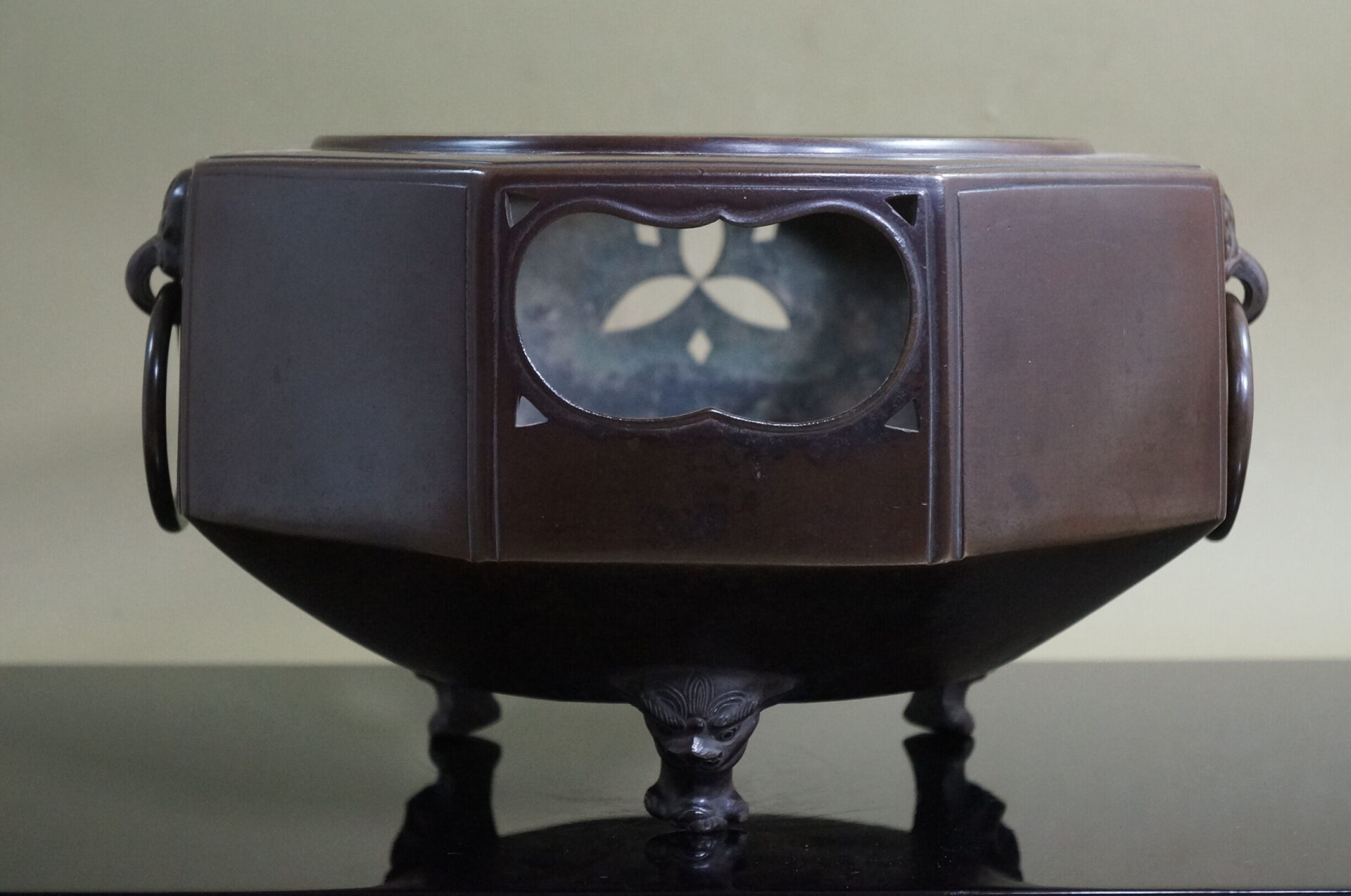 博多芦屋 霰羽釜＜江戸時代初期＞ ＋ 博多芦屋 唐銅獅子咬足八角風炉