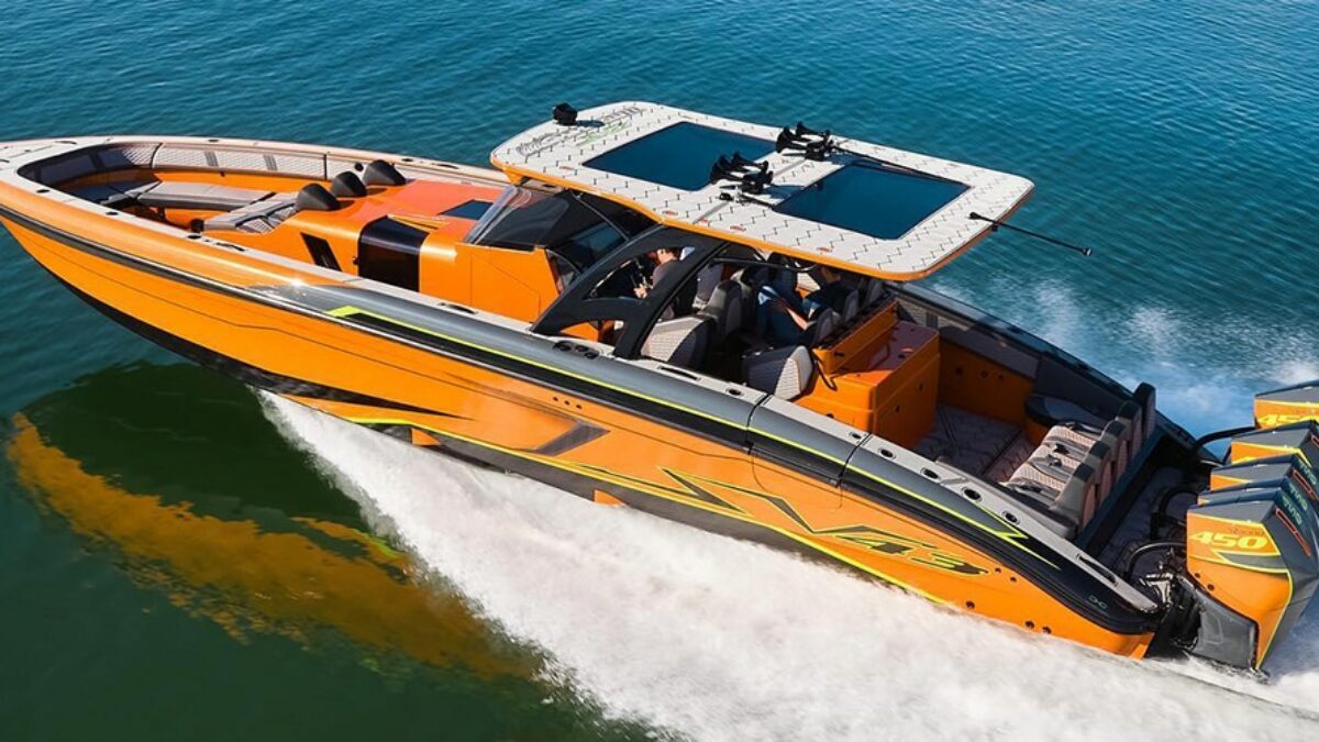 Midnight Express Showcasing Lamborghini-Themed 43 Solstice SV And