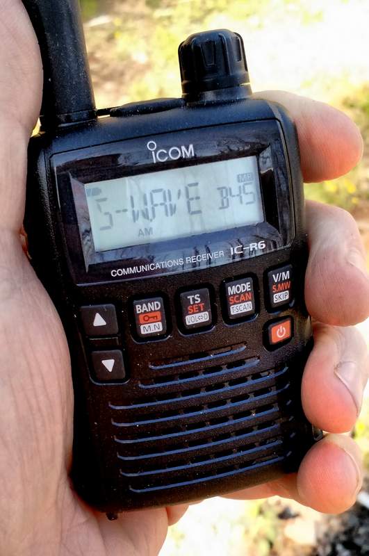 ICOM IC-R6 通信受信機 電池式 通電確認済 現状品 ICOM IC-R6