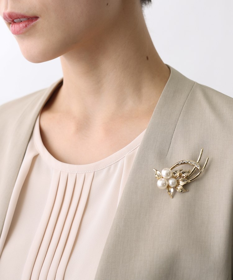 銀製 花モチーフ ブローチ銀皿 68、5g 銀製 花モチーフ ブローチ銀皿