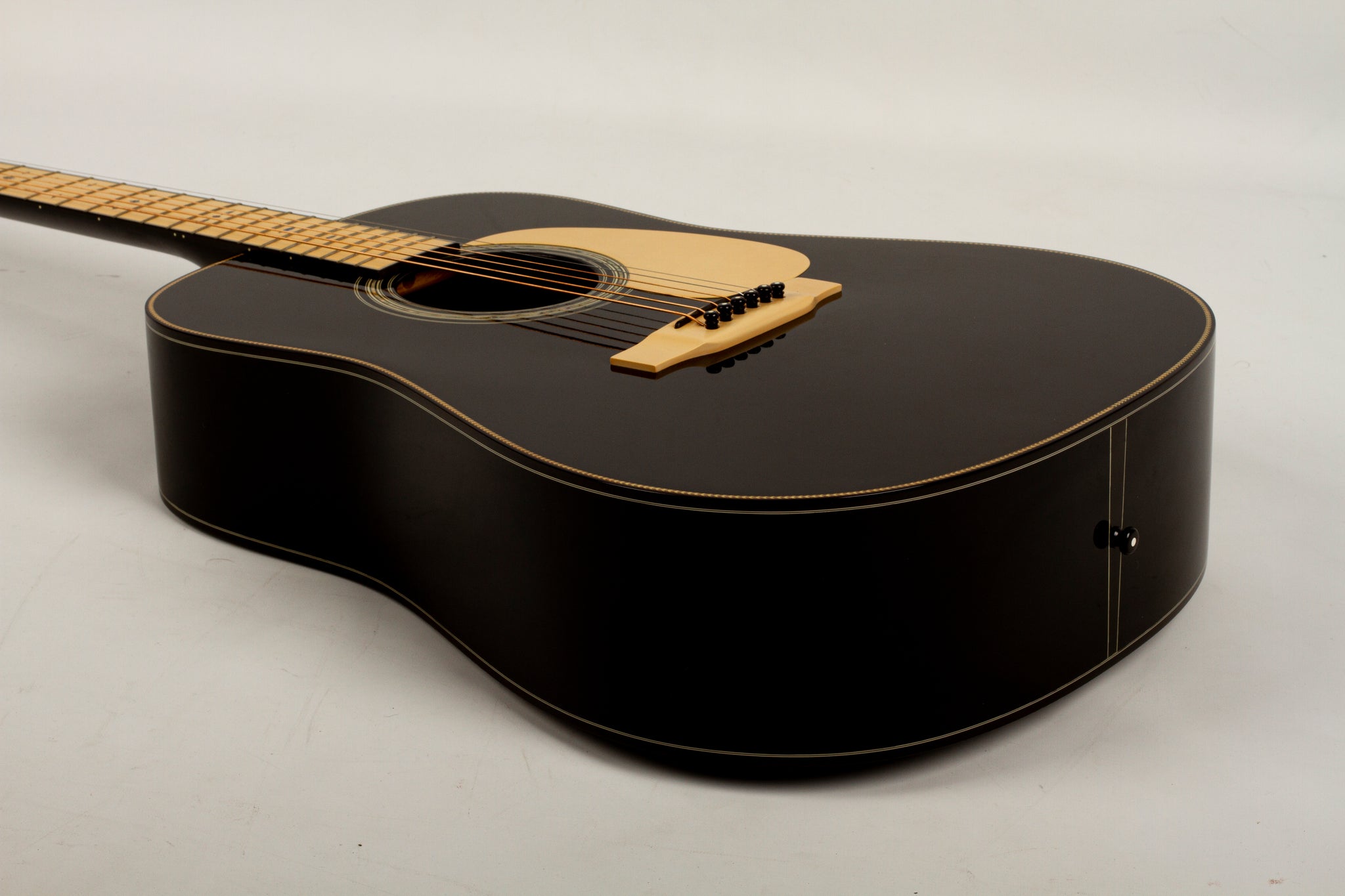 Martin HD-28V – Acoustic Guitar