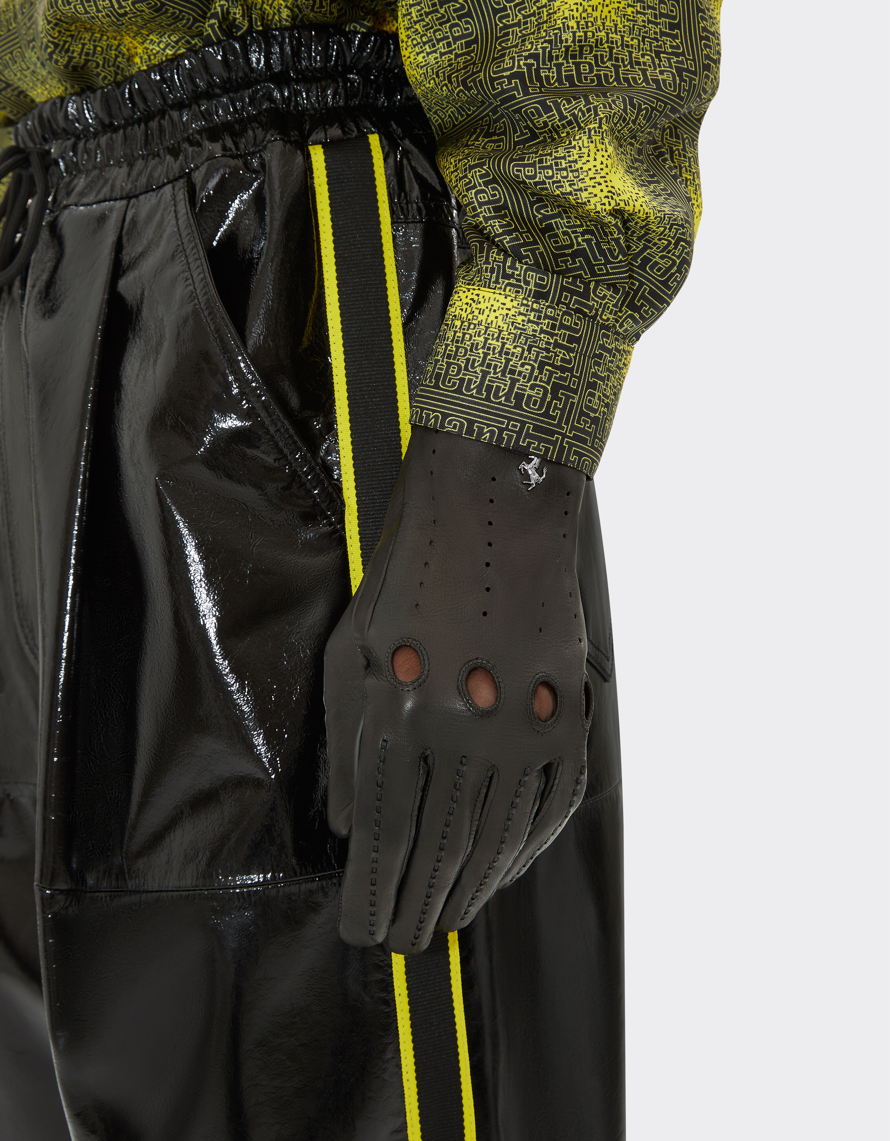 ブラック ナッパレザー ドライビンググローブ | Ferrari®