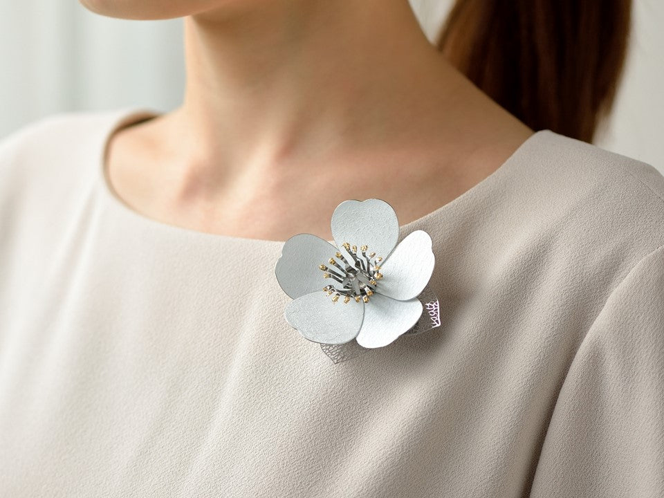 オリジナルブローチ『藪椿 YABU TSUBAKI』Red / White – ホテル椿山荘