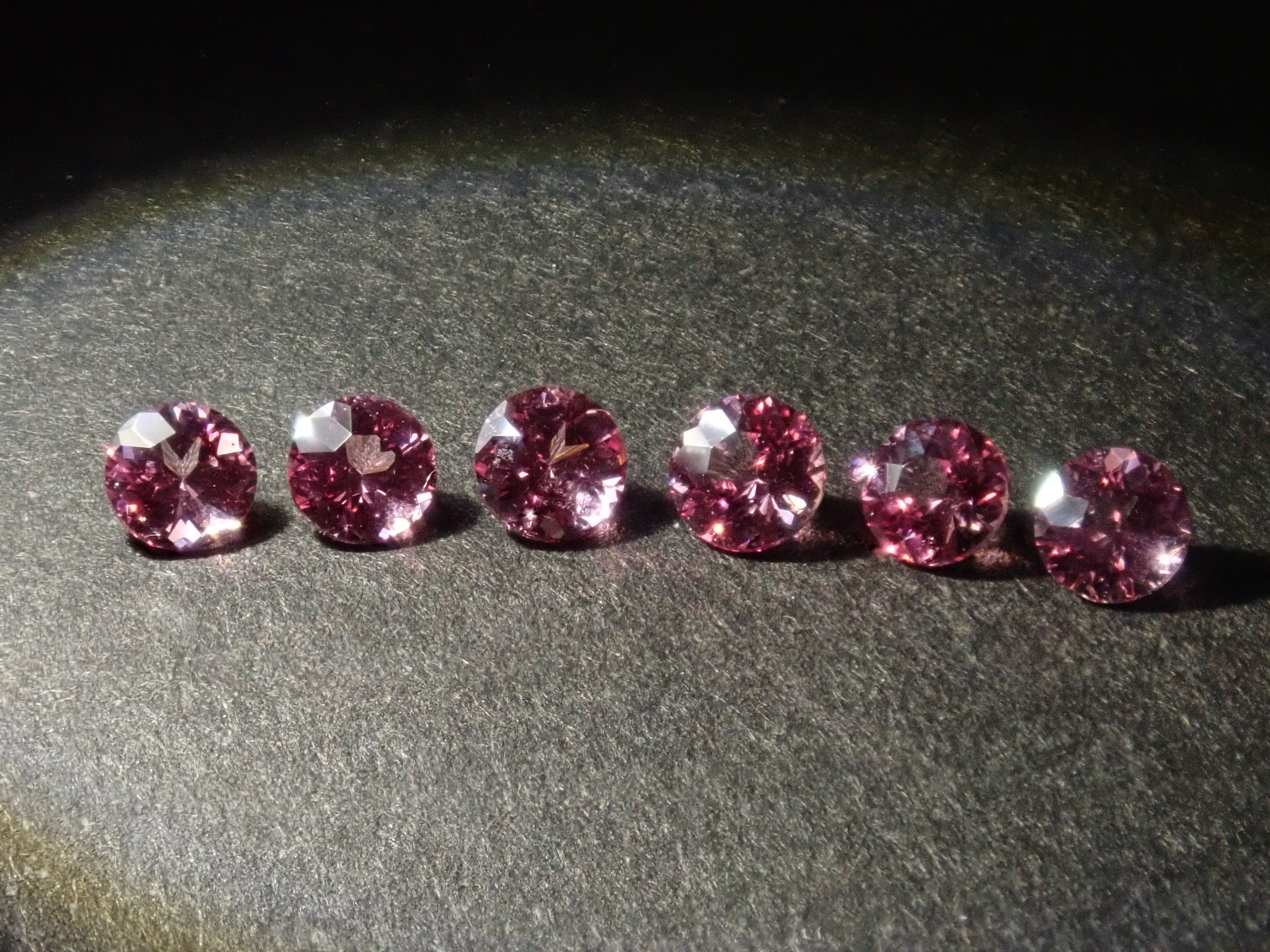 タンザニア・マヘンゲ産ピンクスピネル1石ルース（ラウンドカット,3.0