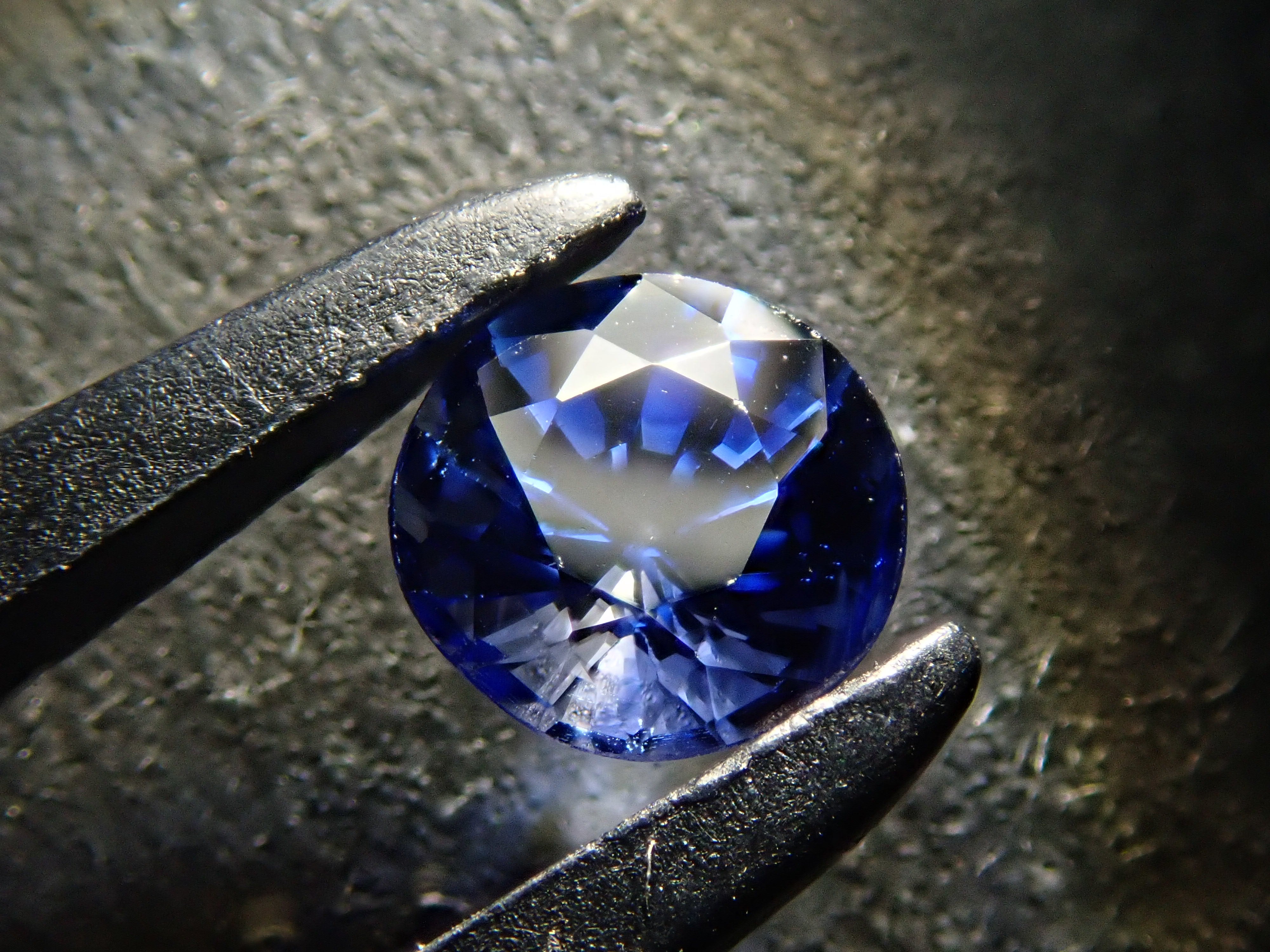 スリランカ産ブルーサファイア 0.414ctルース