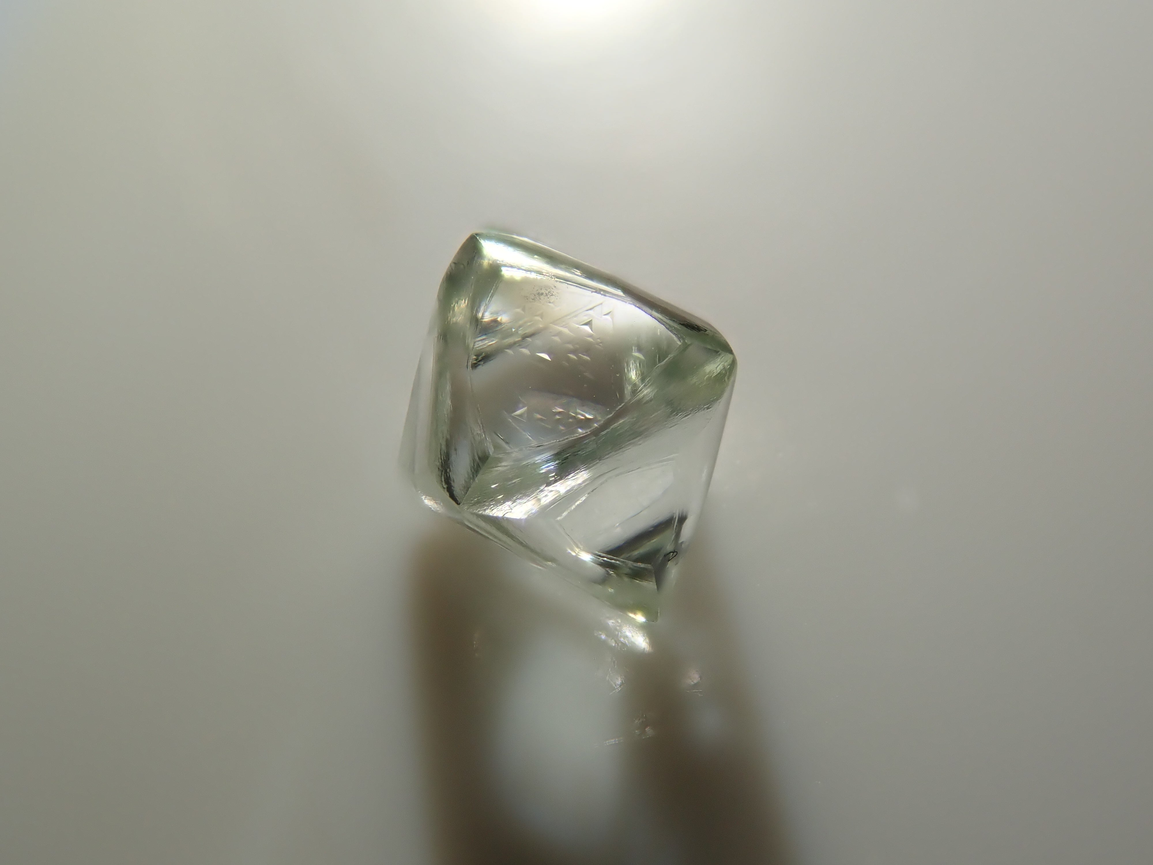 12561796掲載】ジンバブエ産グリーンダイヤモンド原石（ソーヤブル