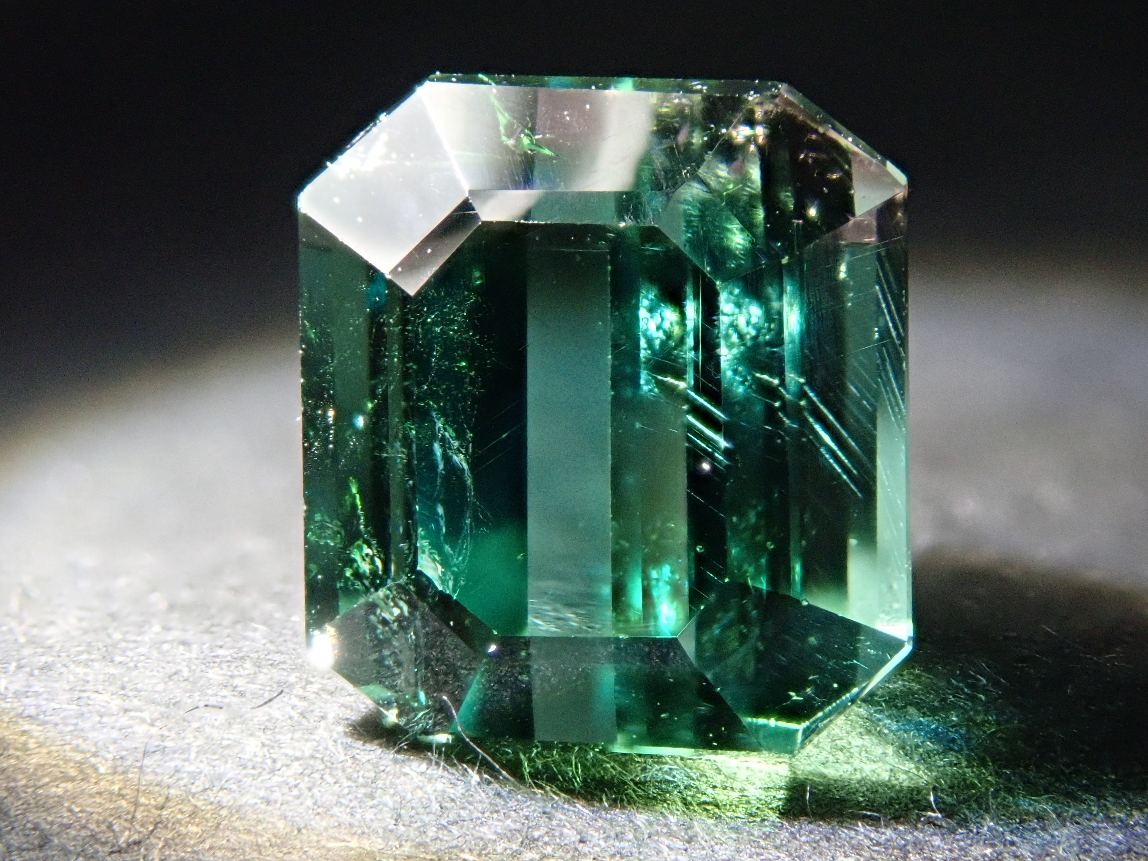 アフガニスタン産バイカラートルマリン 2.664ctルース（シーフォーム