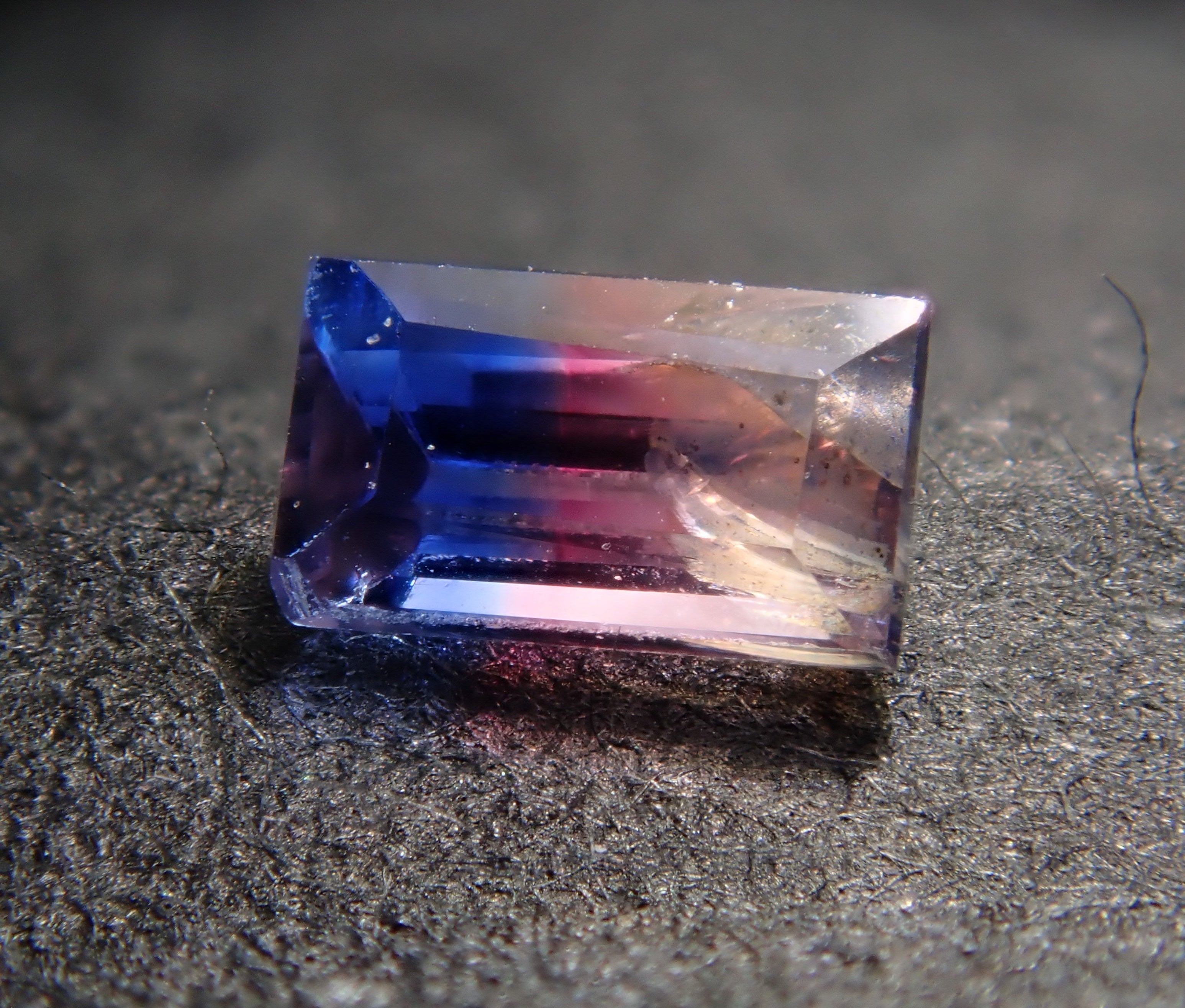 バイカラーサファイア 0.083ctルース