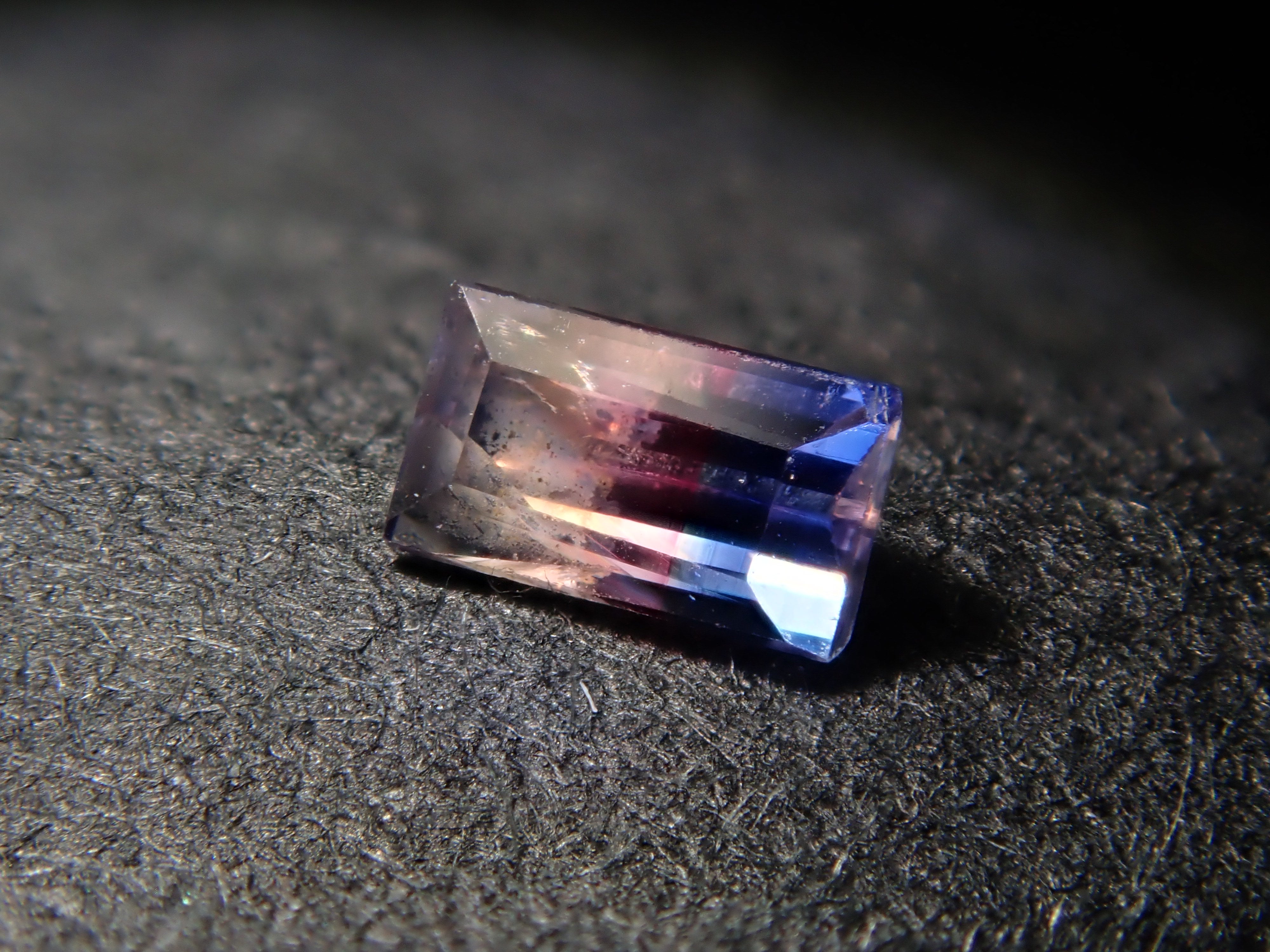 バイカラーサファイア 0.083ctルース