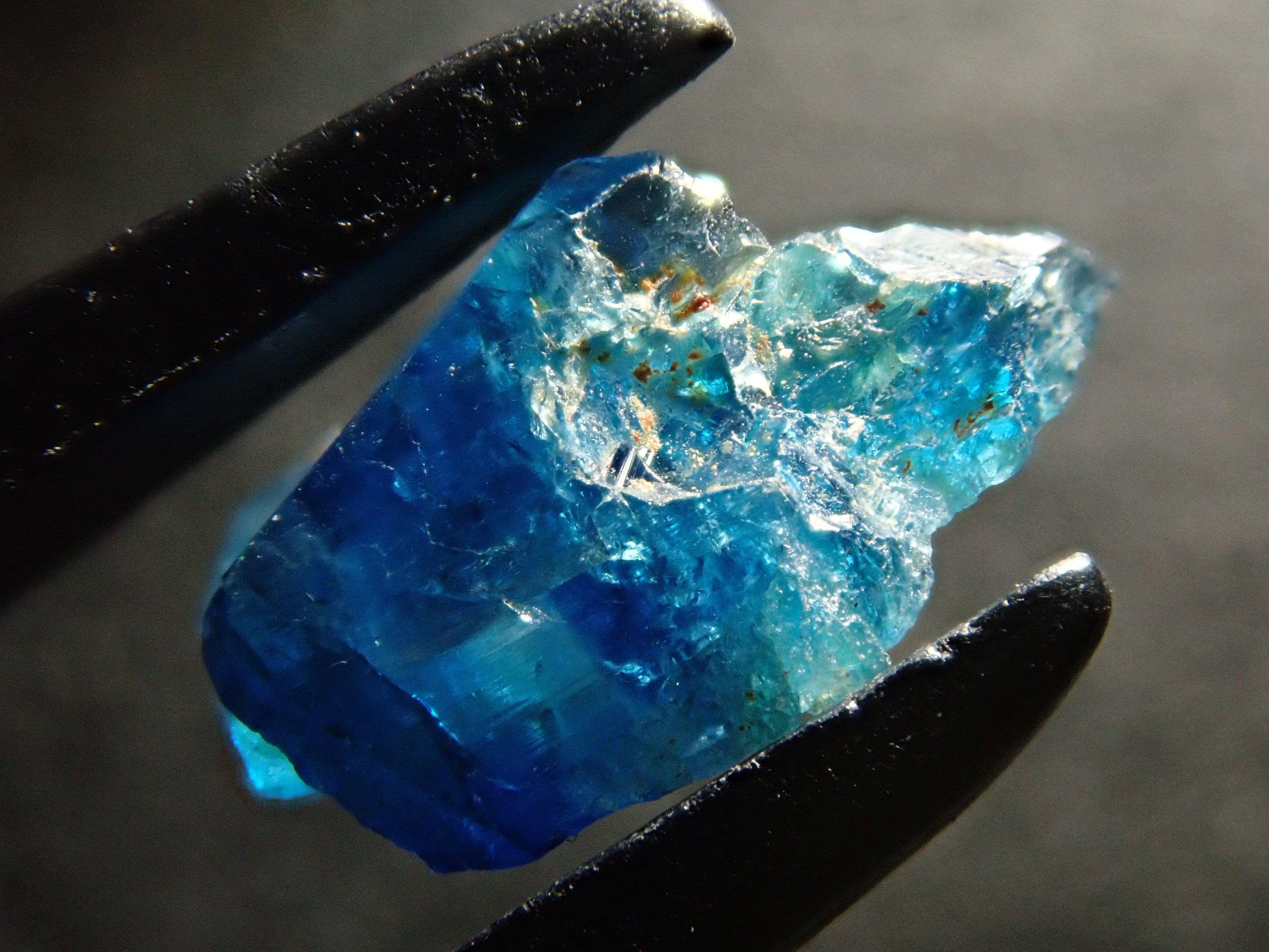 ジンバブエ産ユークレース 0.545ct原石