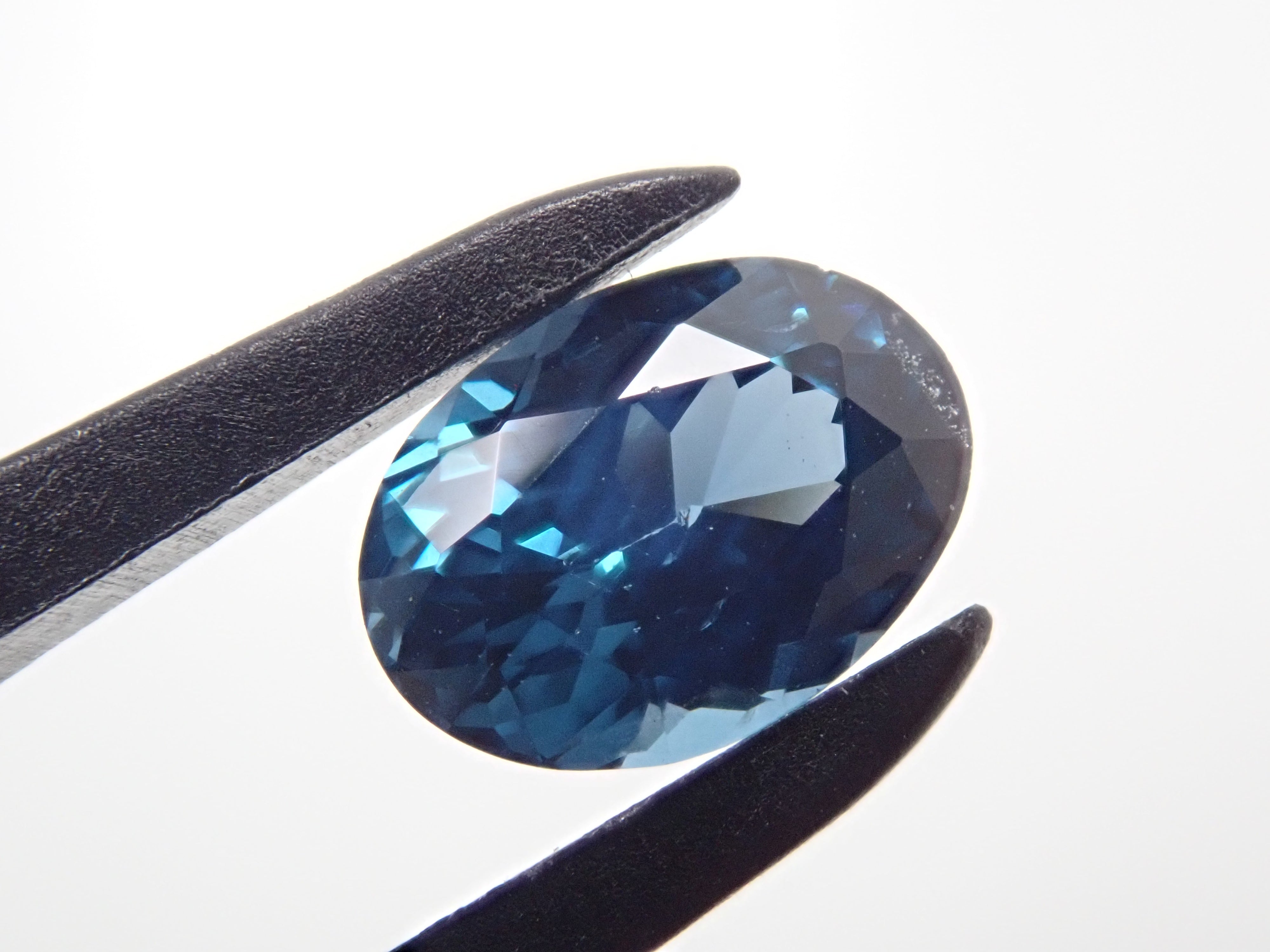 スリランカ産コバルトスピネル 0.676ctルース 日独鑑