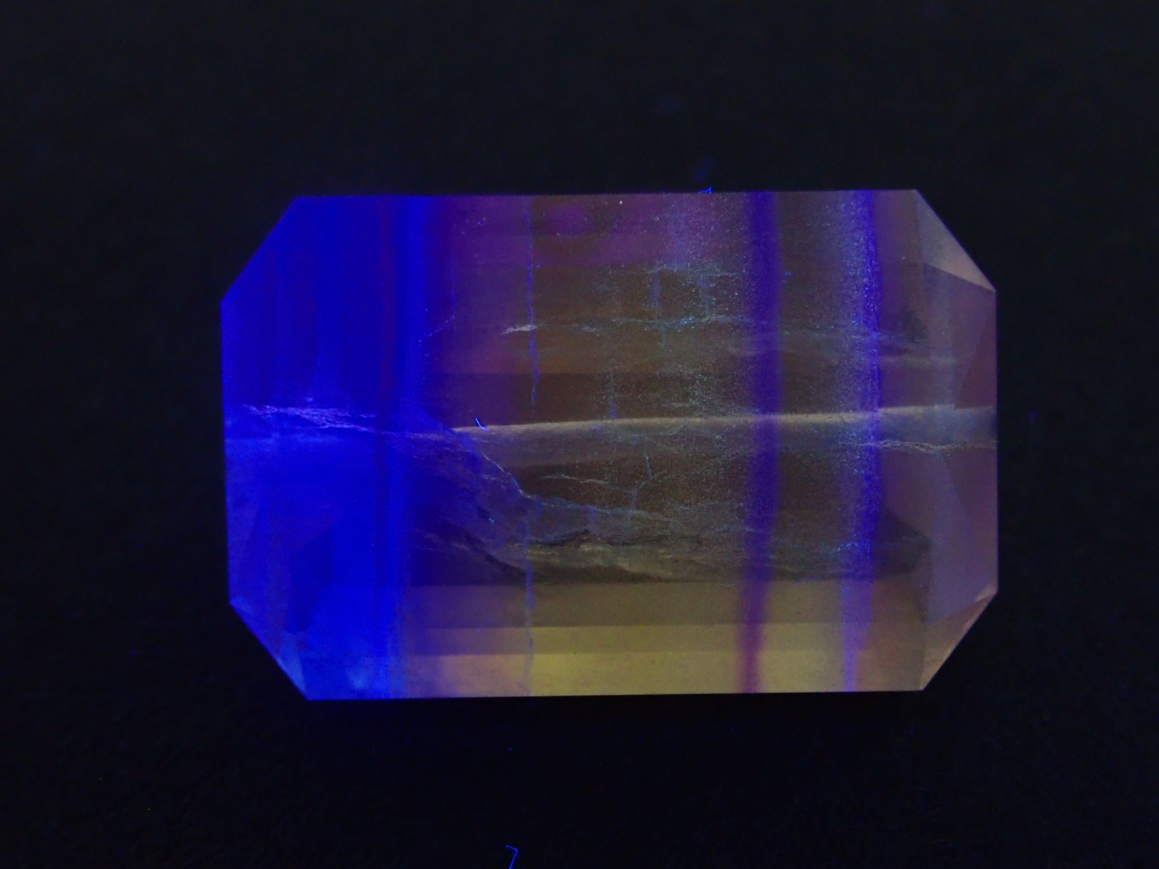 バイカラーフローライト 24.682ctルース