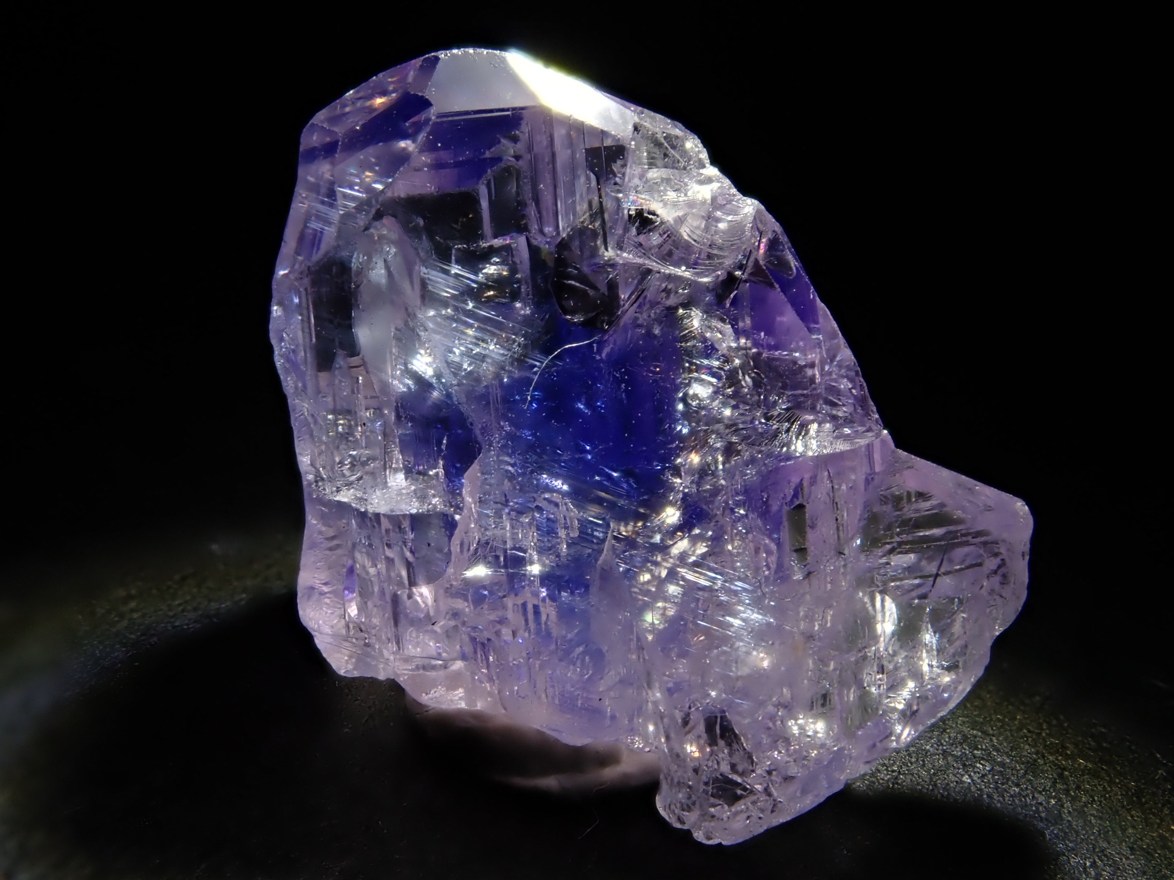 タンザニア産バイカラータンザナイト 4.804ct原石