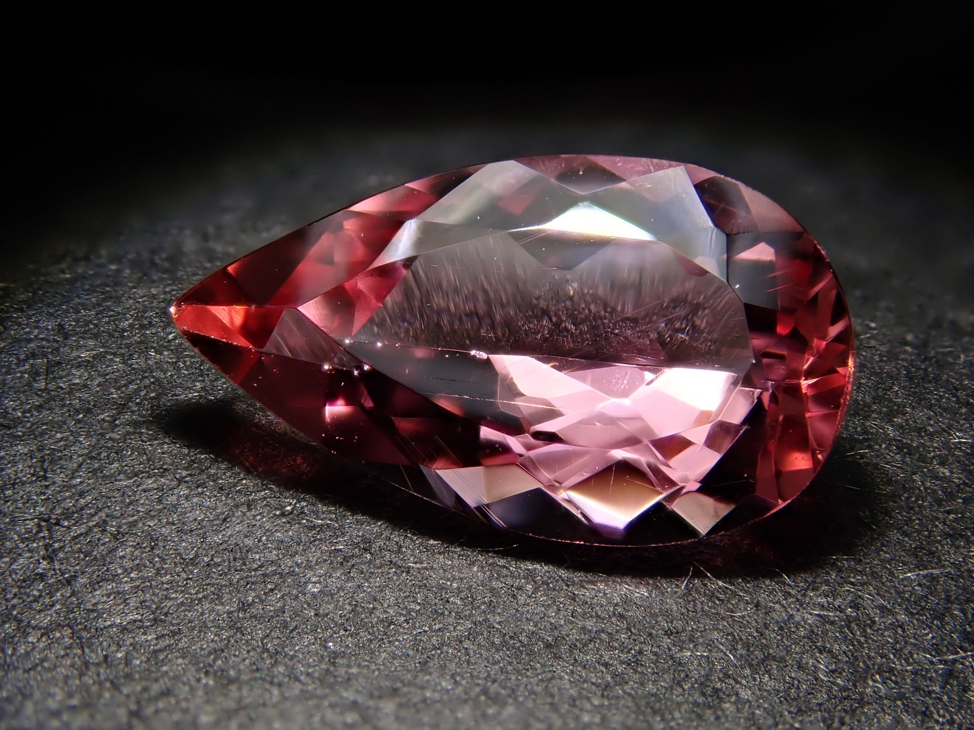 ブラジル産非加熱ピンクインペリアルトパーズ（シェリーピンク） 0.931