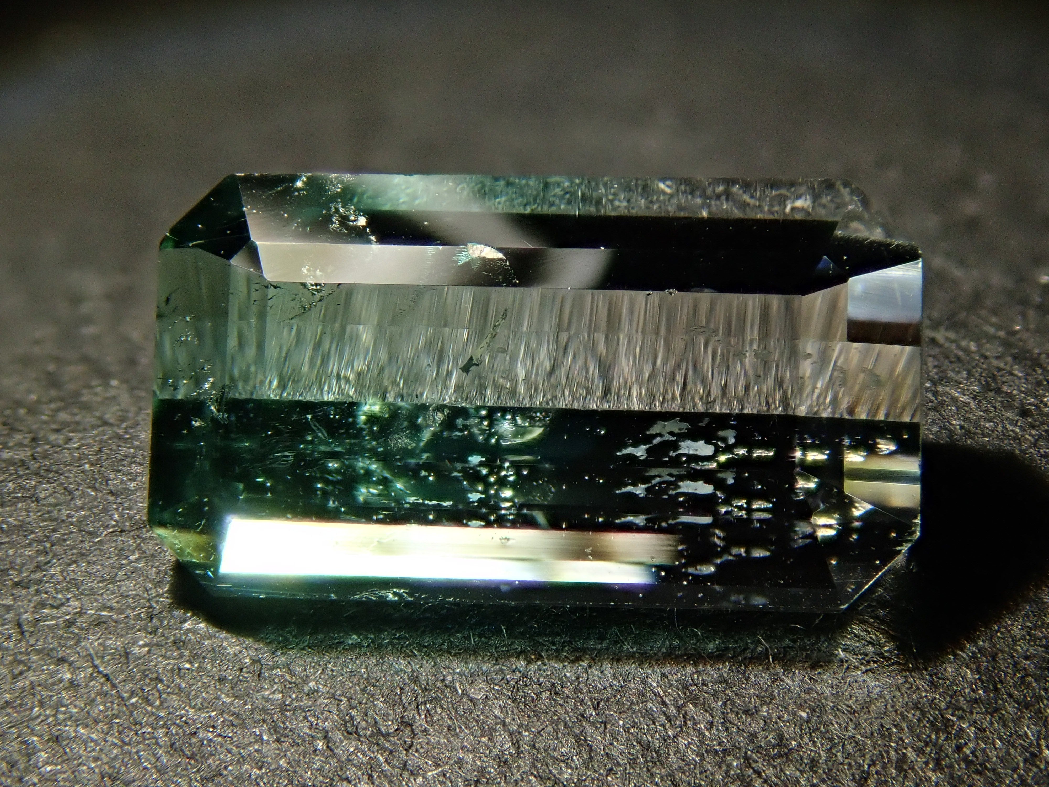 アフガニスタン産バイカラートルマリン 1.653ctルース