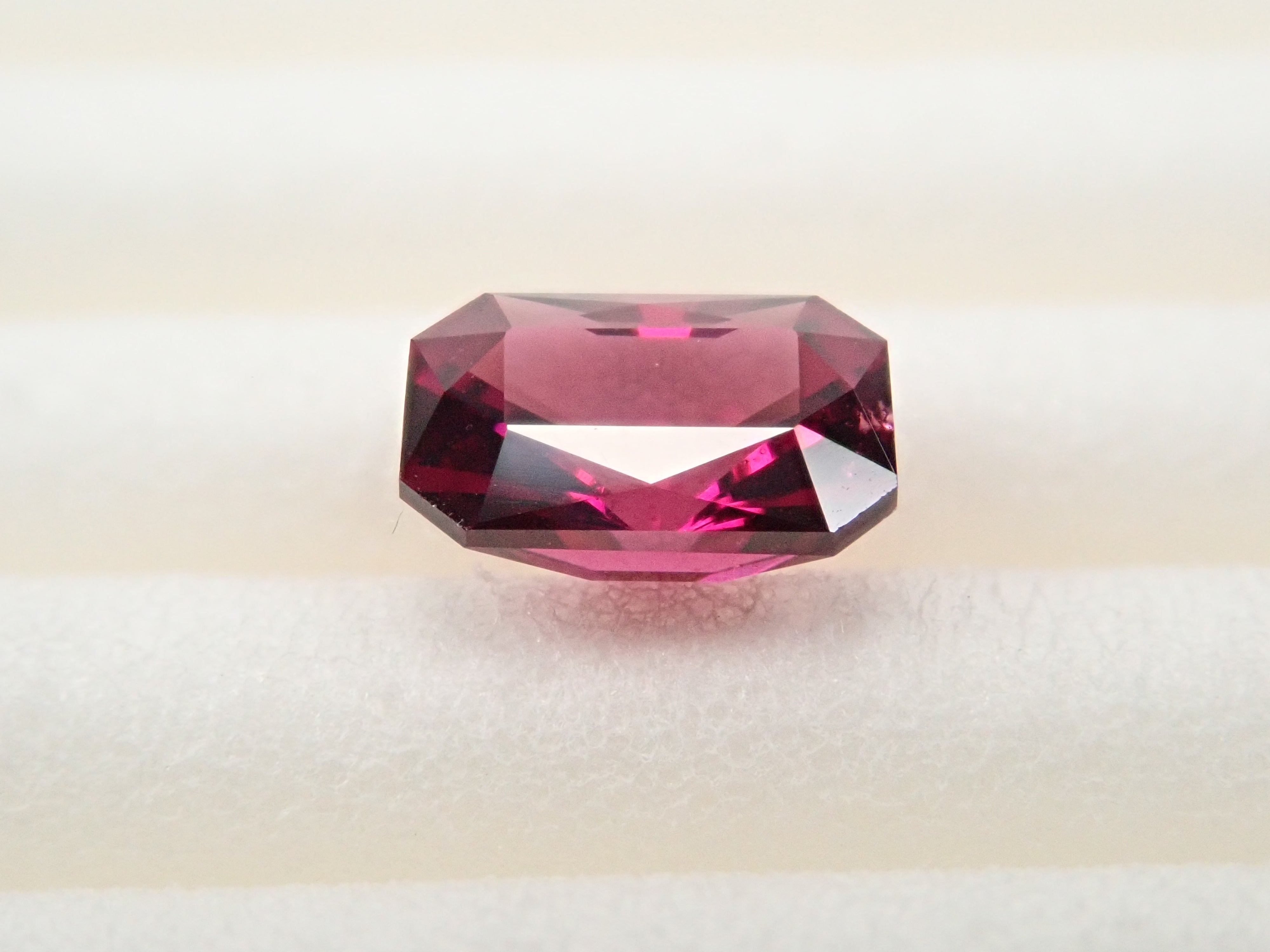 モザンビーク産ロードライトガーネット 0.520ctルース