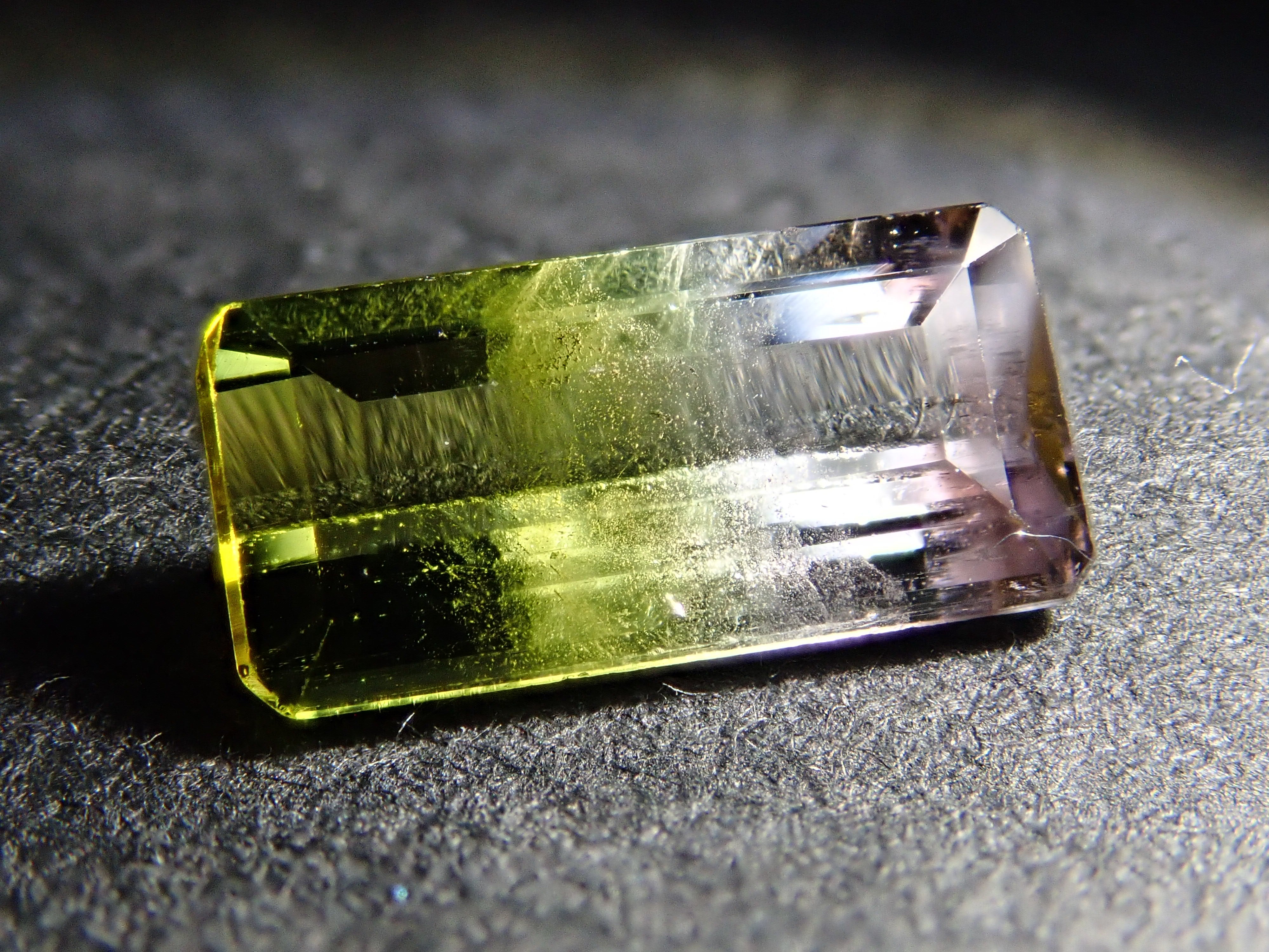 ブラジル産バイカラートルマリン 0.707ctルース