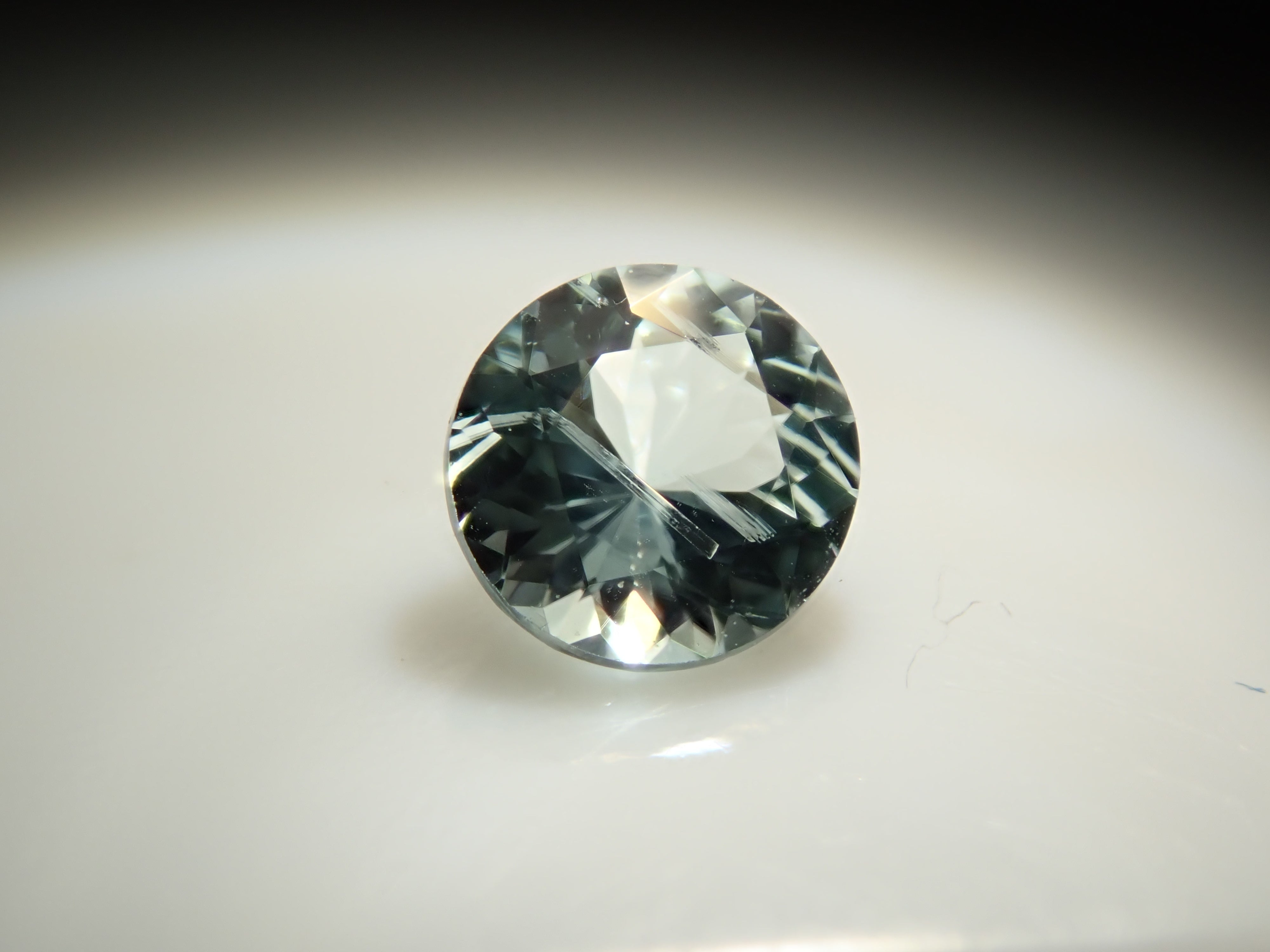 モザンビーク産パライバトルマリン 3.2mm/0.119ctルース