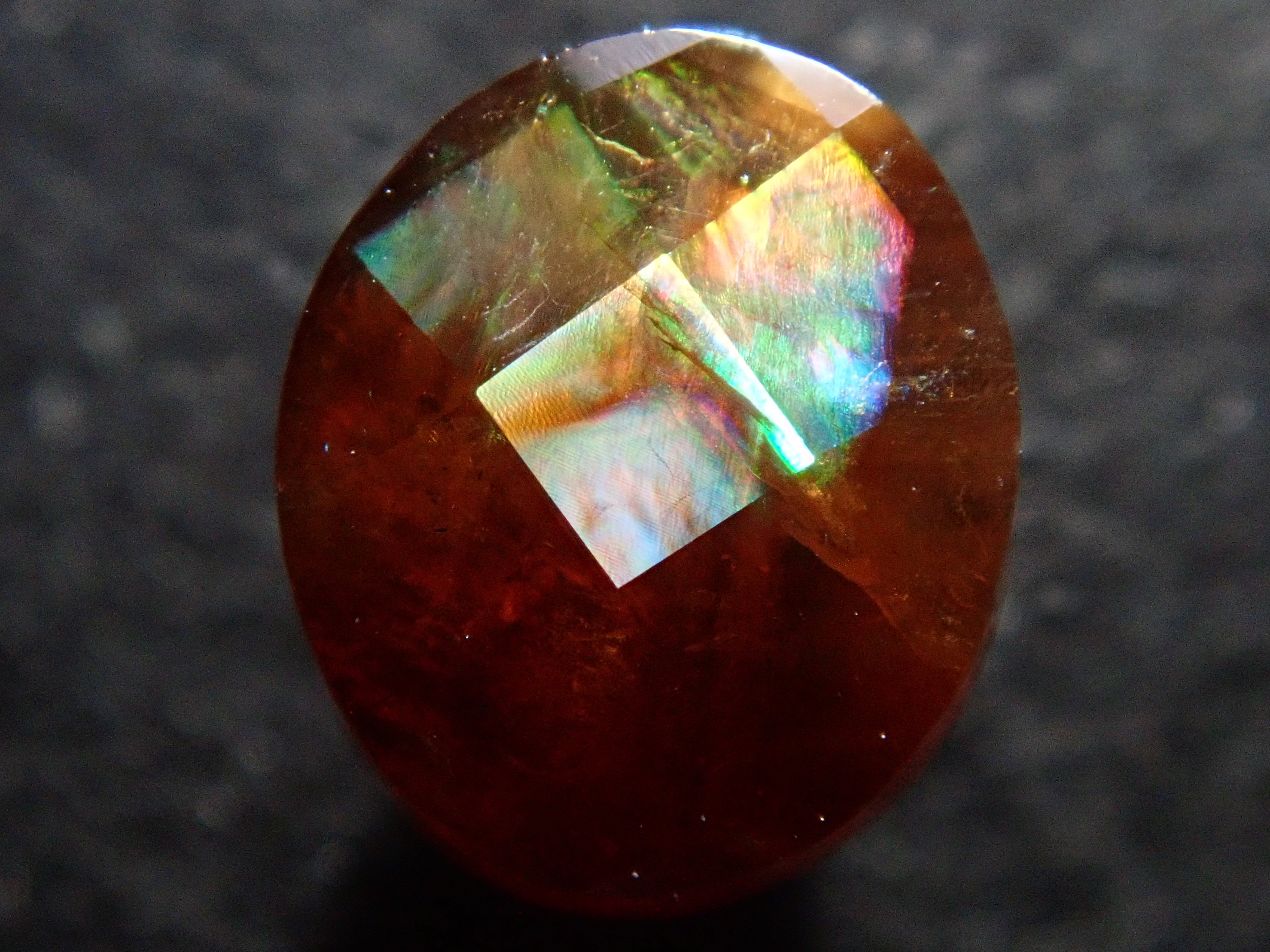 奈良県天川村産レインボーガーネット（アンドラダイトガーネット